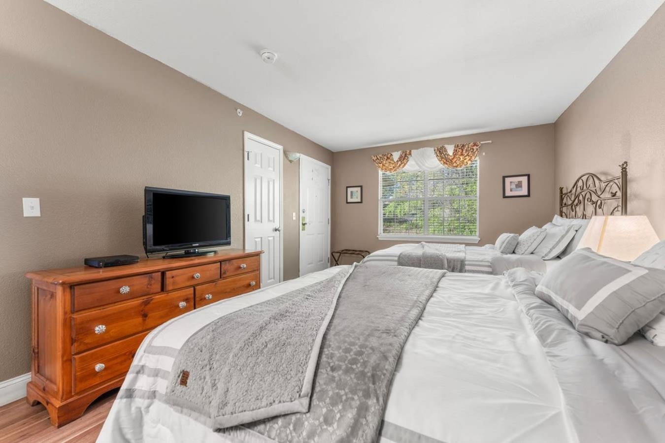Penthouse Thousand Hills Golf Front Condo With Pool Close To 76 And Sleeps 8 Branson Eksteriør bilde