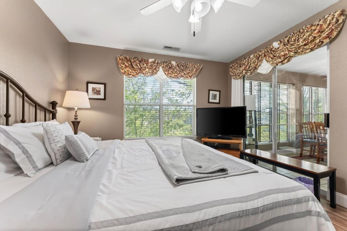 Penthouse Thousand Hills Golf Front Condo With Pool Close To 76 And Sleeps 8 Branson Eksteriør bilde