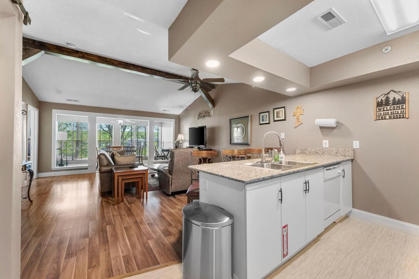 Penthouse Thousand Hills Golf Front Condo With Pool Close To 76 And Sleeps 8 Branson Eksteriør bilde